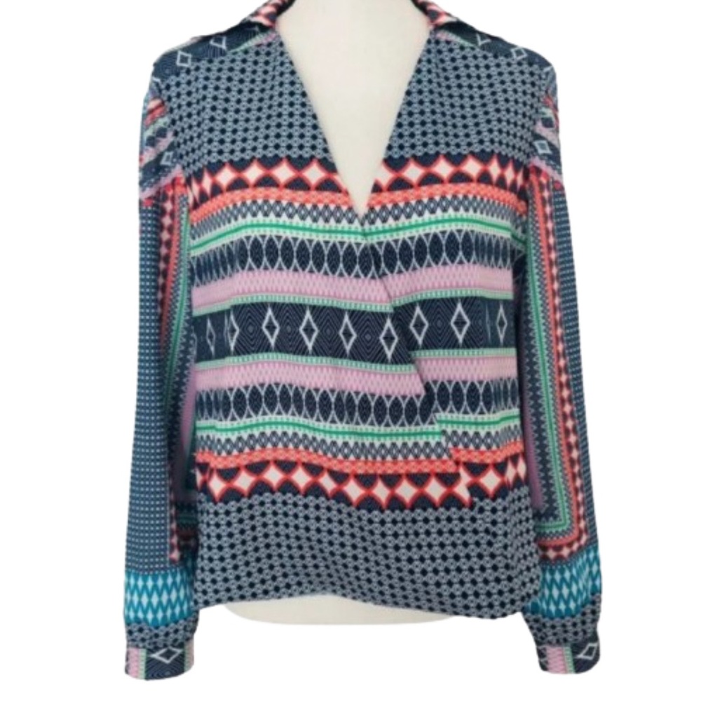 Gianni Bini Medium Blouse Top New No Tags
has button up sleeves for two looks